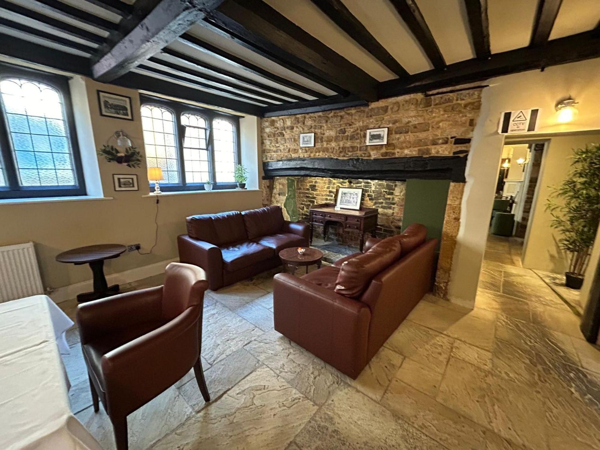 The Hind Hotel Wellingborough Exterior photo