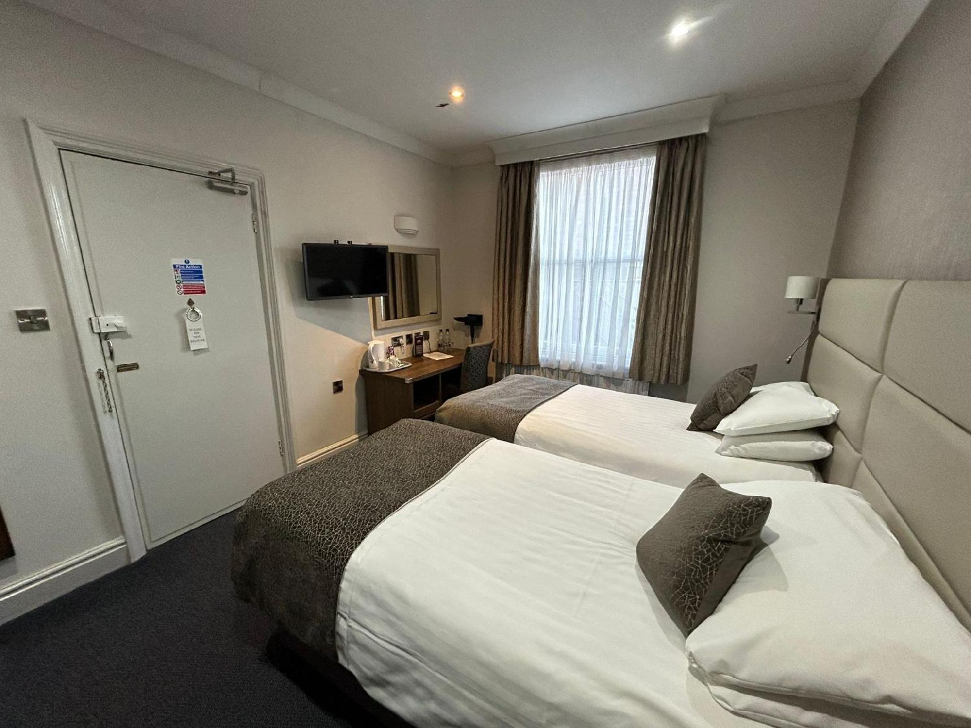 The Hind Hotel Wellingborough Room photo