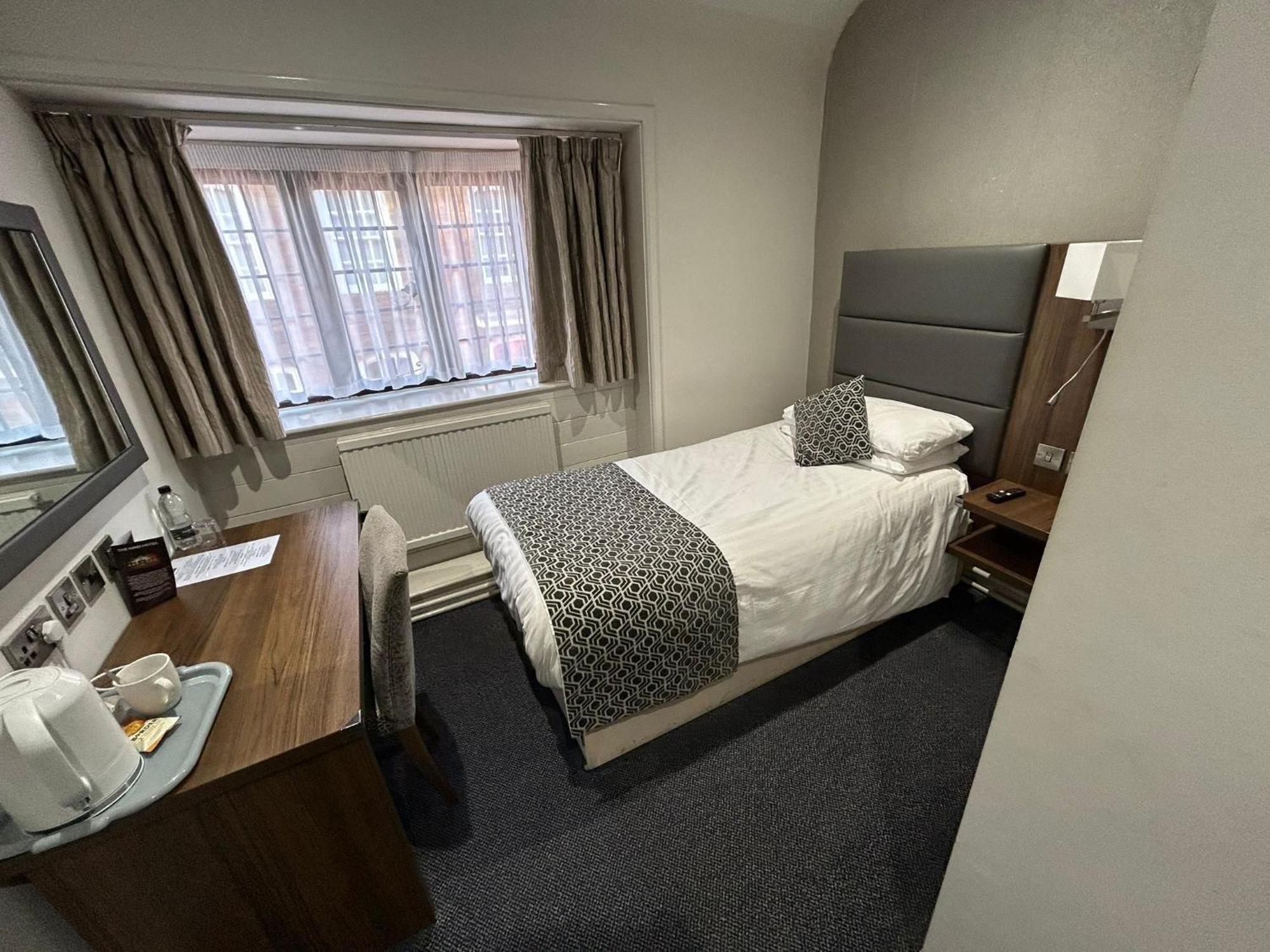 The Hind Hotel Wellingborough Room photo